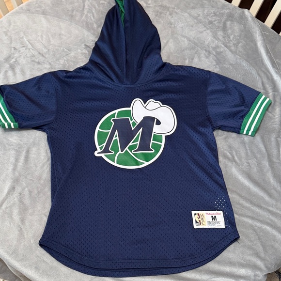 Dallas Mavericks Mitchell & Ness Youth Hardwood Classics Unbeaten Hoodie T-Shirt - Picture 1 of 14